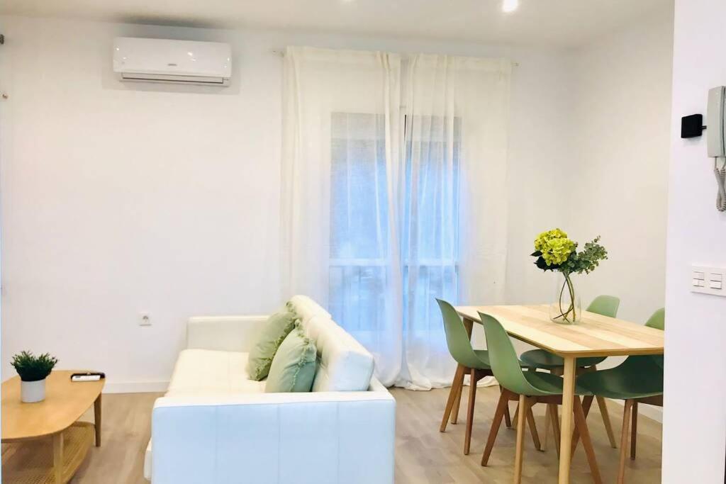 Andalucia I & Balcony By Ele Apartments Малага Екстериор снимка